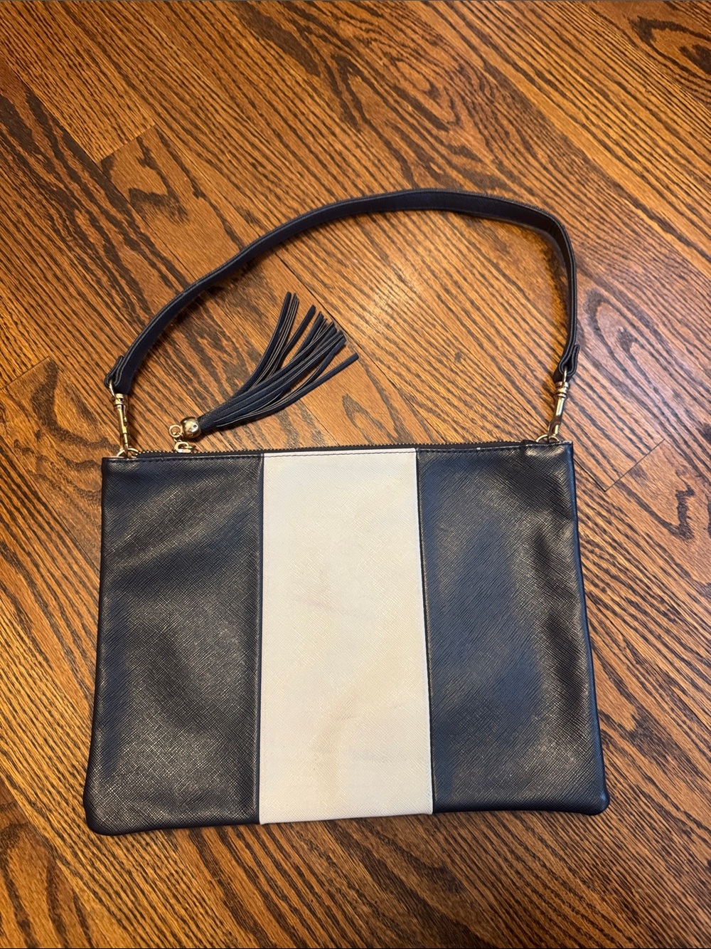 Toss Designs Clutch—Navy and White—Removable Strap